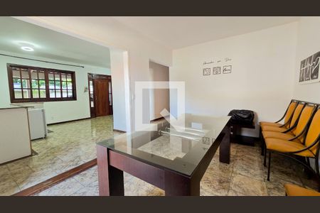 Sala de casa à venda com 4 quartos, 353m² em Indaiá, Belo Horizonte
