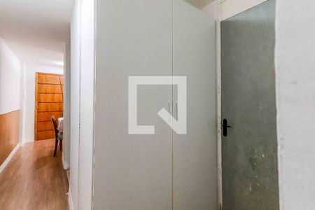 Corredor de apartamento para alugar com 2 quartos, 45m² em Conjunto Promorar Raposo Tavares, São Paulo