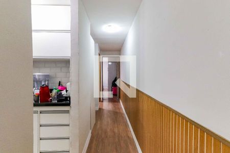 Corredor de apartamento para alugar com 2 quartos, 45m² em Conjunto Promorar Raposo Tavares, São Paulo