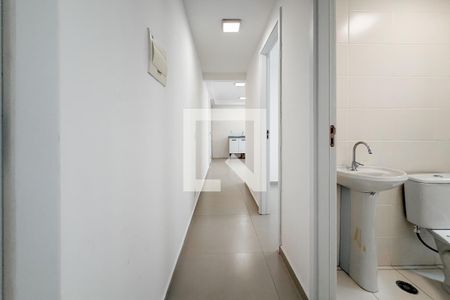 Corredor de apartamento para alugar com 2 quartos, 42m² em Cambuci, São Paulo