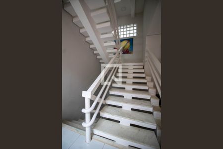 ESCADAS ACESSOS de casa de condomínio para alugar com 5 quartos, 880m² em Colinas do Ermitage (sousas), Campinas