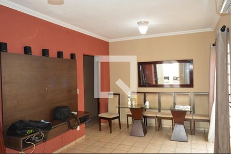 Sala de casa de condomínio para alugar com 4 quartos, 70m² em Jardim Manoel Penna, Ribeirão Preto