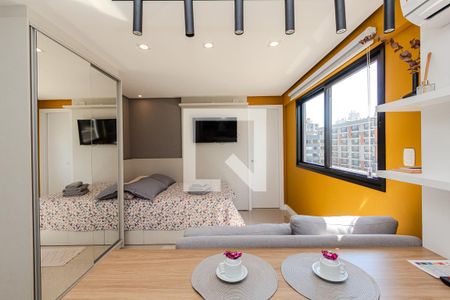 Sala/Quarto de kitnet/studio para alugar com 1 quarto, 25m² em Farroupilha, Porto Alegre