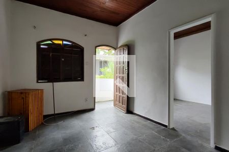 Sala de casa para alugar com 1 quarto, 50m² em Freguesia (jacarepaguá), Rio de Janeiro