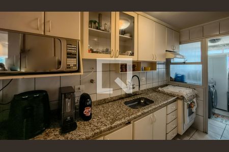 Cozinha e Área de Serviço de apartamento para alugar com 3 quartos, 72m² em Vila Sofia, São Paulo