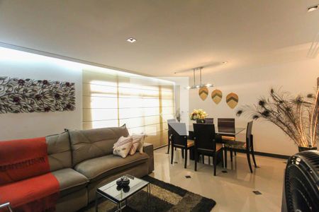 Sala de casa à venda com 4 quartos, 250m² em Vila California, São Paulo