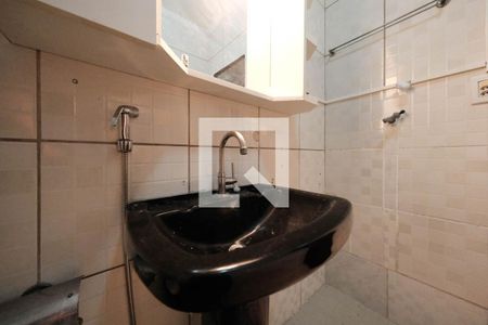 Banheiro de casa para alugar com 1 quarto, 65m² em Vila Ponte Rasa, São Paulo