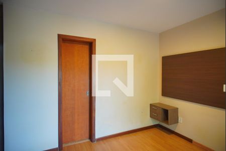 Suíte de casa à venda com 4 quartos, 225m² em Chácara das Pedras, Porto Alegre