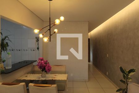 Sala de casa à venda com 3 quartos, 189m² em Santa Monica, Belo Horizonte