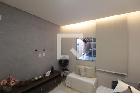 Sala de TV de casa à venda com 3 quartos, 189m² em Santa Monica, Belo Horizonte