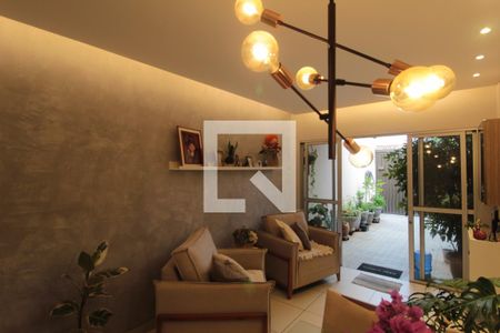 Sala de casa à venda com 3 quartos, 189m² em Santa Monica, Belo Horizonte
