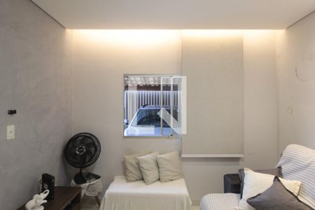 Sala de TV de casa à venda com 3 quartos, 189m² em Santa Monica, Belo Horizonte