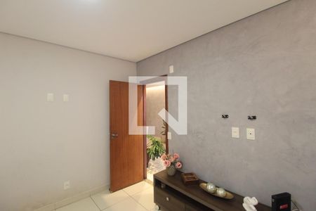 Sala de TV de casa à venda com 3 quartos, 189m² em Santa Monica, Belo Horizonte