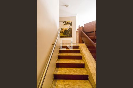 Escada de apartamento para alugar com 4 quartos, 136m² em Tamboré, Santana de Parnaíba