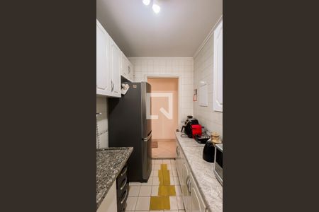 Cozinha  de apartamento à venda com 3 quartos, 66m² em Vila Araguaia, São Paulo