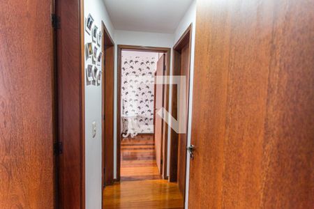 Corredor de apartamento para alugar com 3 quartos, 80m² em Centro, Belo Horizonte