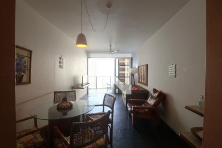 Sala de apartamento para alugar com 2 quartos, 80m² em P. Pitangueiras, Guarujá