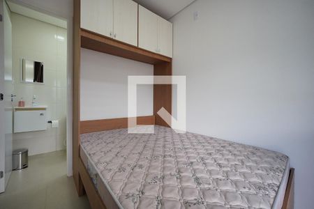 Cama e armário de kitnet/studio para alugar com 1 quarto, 18m² em Agronômica, Florianópolis