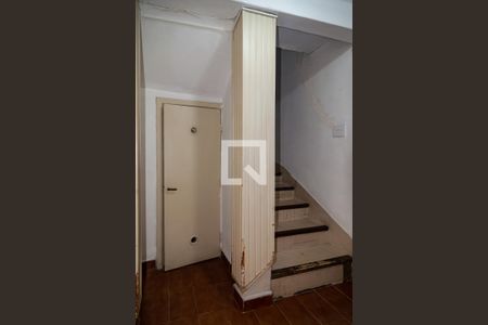 Escada de apartamento para alugar com 2 quartos, 80m² em Bela Vista, São Paulo