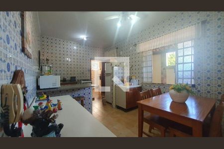 Casa à venda com 3 quartos, 200m² em Engenhoca, Niterói