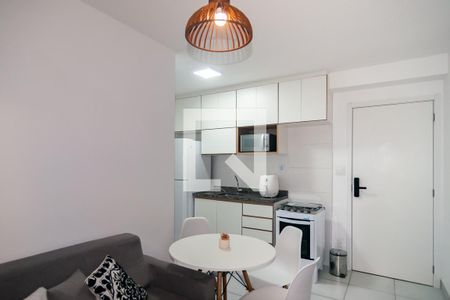 Sala / Cozinha de apartamento para alugar com 2 quartos, 39m² em Consolação, São Paulo