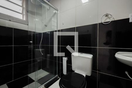 Banheiro de kitnet/studio à venda com 1 quarto, 31m² em Vila Ipiranga, Porto Alegre
