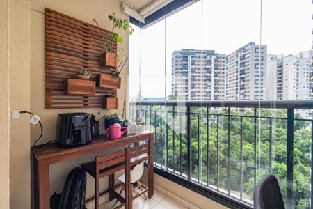 Sala de apartamento à venda com 2 quartos, 68m² em Jardim Tupanci, Barueri