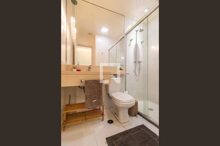 Banheiro Social de apartamento à venda com 2 quartos, 68m² em Jardim Tupanci, Barueri