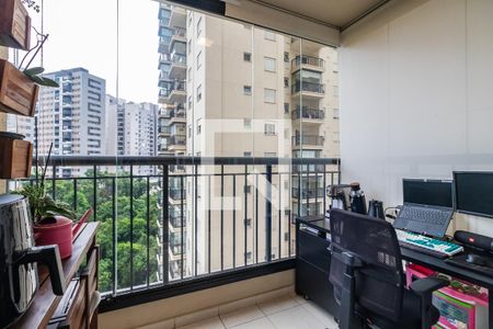 Sala de apartamento à venda com 2 quartos, 68m² em Jardim Tupanci, Barueri