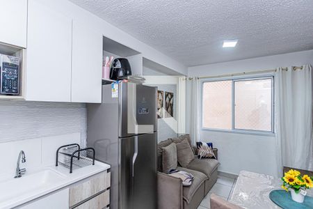 Sala, cozinha e área de serviço de apartamento para alugar com 2 quartos, 30m² em Piqueri, São Paulo