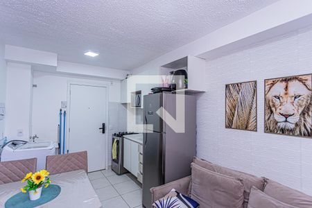 Sala, cozinha e área de serviço de apartamento para alugar com 2 quartos, 30m² em Piqueri, São Paulo