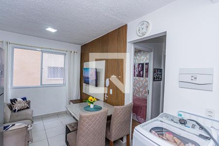 Sala, cozinha e área de serviço de apartamento para alugar com 2 quartos, 30m² em Piqueri, São Paulo