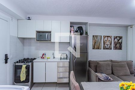 Sala, cozinha e área de serviço de apartamento para alugar com 2 quartos, 30m² em Piqueri, São Paulo