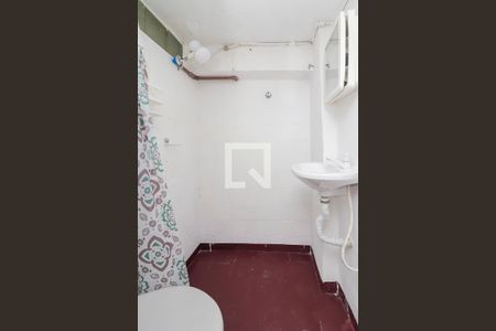 Banheiro de casa para alugar com 1 quarto, 28m² em Jardim Sao Pedro, São Paulo