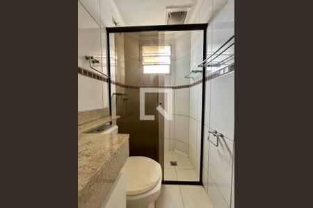 Banheiro de apartamento à venda com 2 quartos, 50m² em Vila Industrial (campinas), Campinas