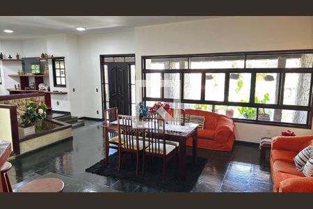 Casa à venda com 4 quartos, 311m² em Tanque, Rio de Janeiro