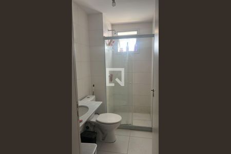 Banheiro de apartamento para alugar com 3 quartos, 73m² em Marechal Hermes, Rio de Janeiro