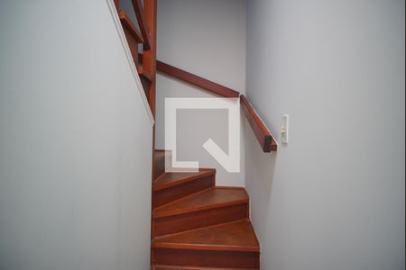 Escada - Acesso Quartos de casa de condomínio à venda com 3 quartos, 86m² em Jardim Itu, Porto Alegre