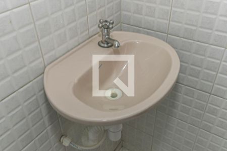 Lavabo de casa para alugar com 3 quartos, 100m² em Jardim Aeroporto, São Paulo