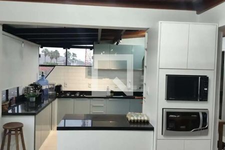 Cozinha de apartamento à venda com 2 quartos, 85m² em Santana, Porto Alegre