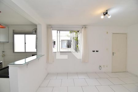 Sala de apartamento para alugar com 2 quartos, 47m² em Santa Cândida, Curitiba