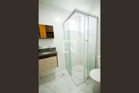 Banheiro da Suíte 1 de apartamento para alugar com 2 quartos, 72m² em Guilhermina, Praia Grande