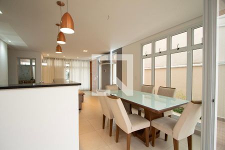 Sala  de casa de condomínio para alugar com 3 quartos, 130m² em Jardim Pagliato, Sorocaba