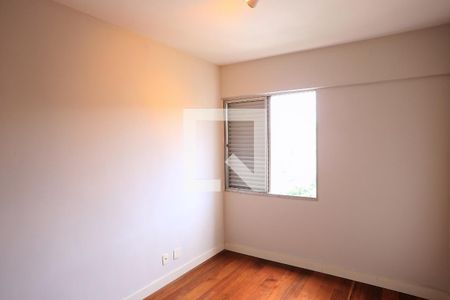 Quarto de apartamento para alugar com 2 quartos, 57m² em Funcionários, Belo Horizonte