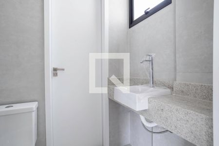 Banheiro social e da semi suíte  de apartamento à venda com 2 quartos, 66m² em Santo Antônio, Belo Horizonte