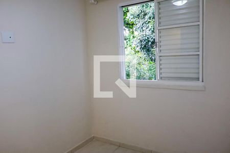 Closet da suíte 1 de apartamento para alugar com 2 quartos, 49m² em Quitaúna, Osasco
