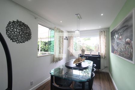 Sala de casa de condomínio à venda com 3 quartos, 200m² em Anil, Rio de Janeiro