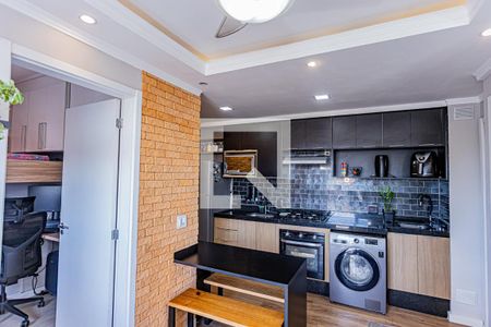 Sala, cozinha e área de serviço de apartamento à venda com 2 quartos, 34m² em Vila Palmeiras, São Paulo