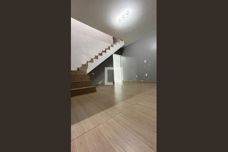 Casa para alugar com 3 quartos, 205m² em Jardim Sao Roberto, Guarulhos
