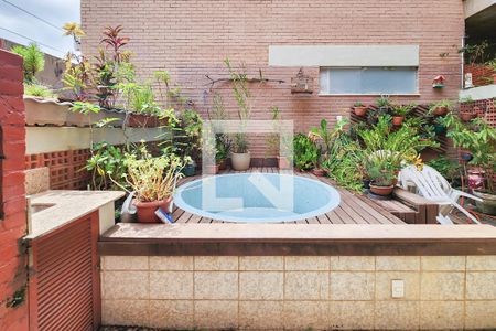 Quintal  de casa de condomínio à venda com 3 quartos, 189m² em Humaitá, Rio de Janeiro